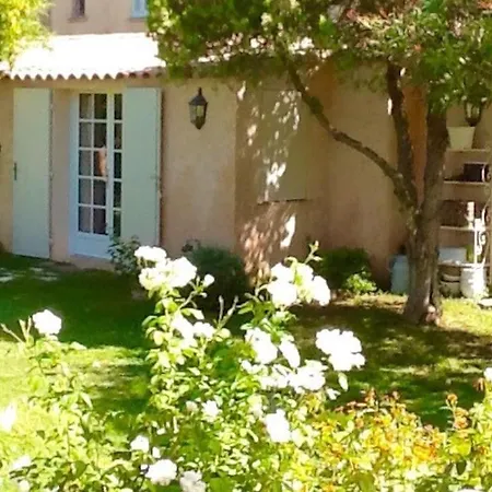 Oasis Avec Piscine En Plein Coeur De Saint-tropez. *